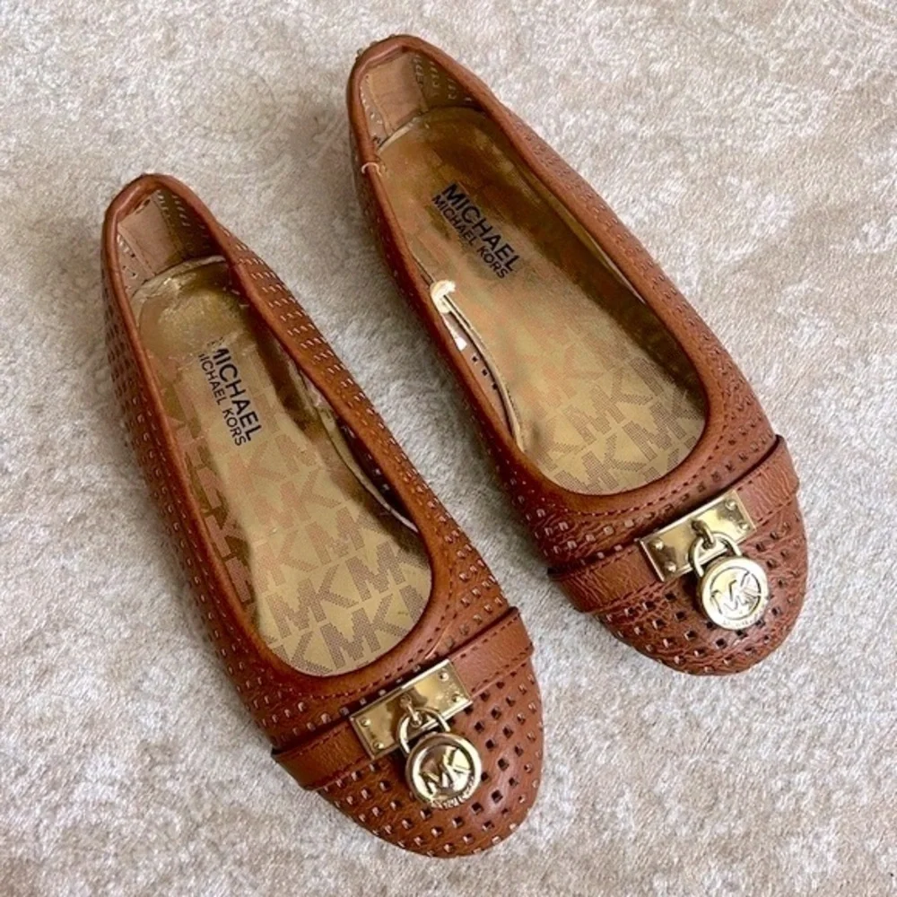 Brand New Michael Kors Yvette Cognac Flats Slip On Shoes Gold Tone Locket Accent